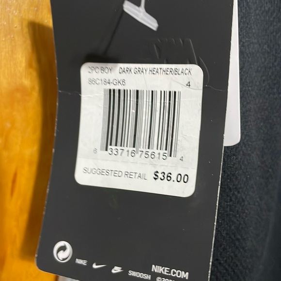 Nike - Picture 3 of 4